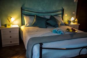 a bedroom with a bed with a bowl of fruit on it at Il Casale di David in Pontedera