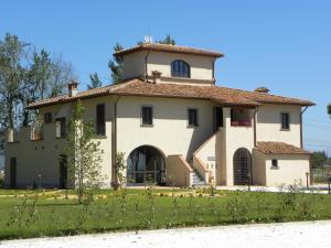 a large house with a tower on top of it at Il Casale di David in Pontedera