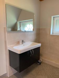 Vannituba majutusasutuses Sonnerwachen, Ferienwohnung für 2 Personen in DE FEERJENHUSEN am Haubarg von Vollerwiek Fertigstellung März 2021