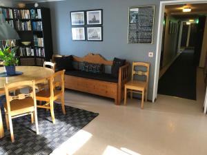 Posezení v ubytování Håverud Hostel