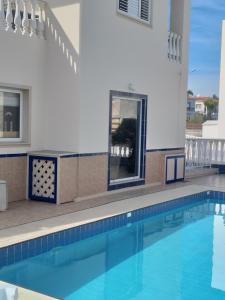 Bazén v ubytování Villa Garmar CTO Approved 4487 nebo v jeho okolí + 20 fotografií