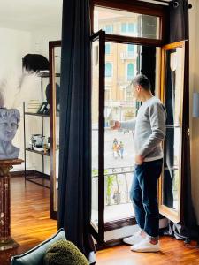 a man is looking out of a window at Palazzina300 in Treviso