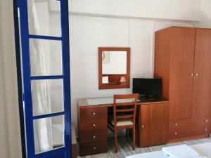 A television and/or entertainment centre at 7 Islands