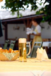 Nápoje v ubytování Hotel Gasthof Moosleitner