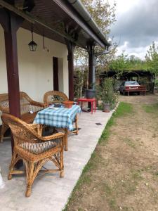 En have udenfor Casa Tora Tasnad