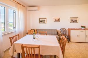 Posedenie v ubytovaní Apartments Ana S