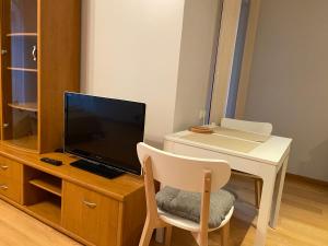 Televizorius ir (arba) pramogų centras apgyvendinimo įstaigoje Kuvertas flat