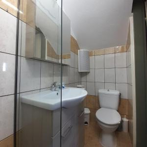 Kúpeľňa v ubytovaní Petrakis Afrathias garden house