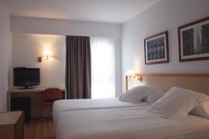 Postel nebo postele na pokoji v ubytování Hotel Ezeiza