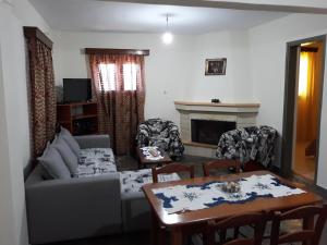 Posedenie v ubytovaní Petrakis Afrathias garden house