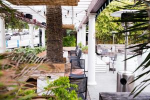 Um jardim em Coogee Bay Boutique Hotel