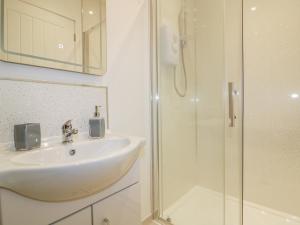 a bathroom with a sink and a shower at The Cornstore in Bodmin +10 photos