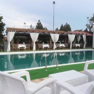 Bazén v ubytování Complex Exotica nebo v jeho okolí