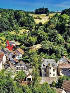 a red plane flying over a bunch of houses at Eifel Duitsland fraai vakantiehuis met tuin in Eisenschmitt