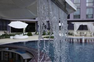 Bazén v ubytování Boutique Suites Rainbow 4 nebo v jeho okolí