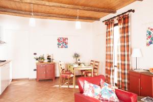 a living room with a red couch and a table at Agriturismo Bufano in Cagli