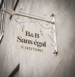 Foto dalla galleria di "B&B Sans égal", con camere private e appartamenti al piano terra a Biella a Biella