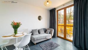 Część wypoczynkowa w obiekcie Wonder Home - Apartamenty położone blisko deptaka, licznych restauracji i sklepów