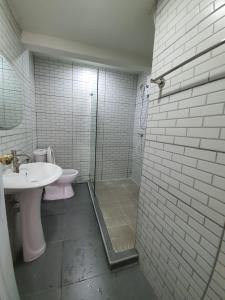 Koupelna v ubytování บ้านอรุณHome + 19 fotografií