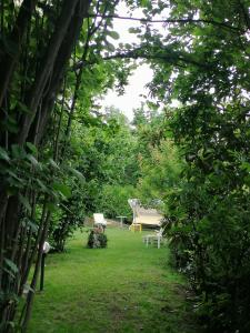 a park with benches and tables in the grass at Residenza Le Peonie in Todi