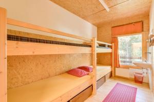 Двуетажно легло или двуетажни легла в стая в Les Louerettes