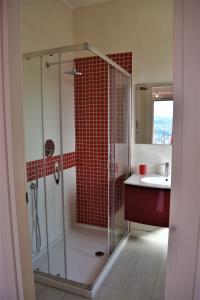 A bathroom at Melograno Home