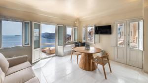 Televisyen dan/atau pusat hiburan di Armeni Luxury Villas