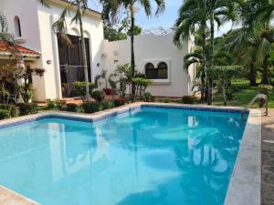 Piscina di Casa del Arte, a luxury beachfront villa with private pool o nelle vicinanze