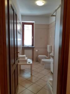 a bathroom with a toilet and a sink at Stella d'Italia in Sparone