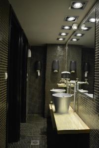 Koupelna v ubytování Oneiro Suites