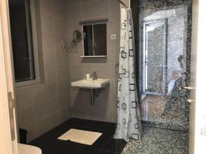 Koupelna v ubytování Lavender Bay Apartment D9 + 14 fotografií