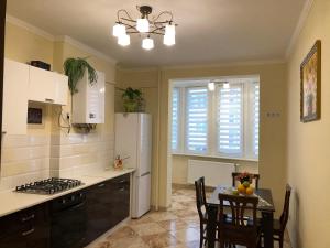 Afbeelding uit fotogalerij van VIP Апартаменти Львів Сихів центр Червоної Калини in Lviv