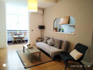 a living room with a couch and a table at La Roqueta completo en pleno centro in Valencia