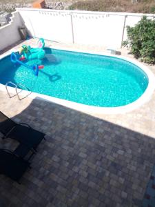 Bazén v ubytování Apartment Tara with pool nebo v jeho okolí