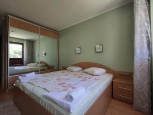 Ліжко або ліжка в номері Europroperties Zlatna Kotva Apartments