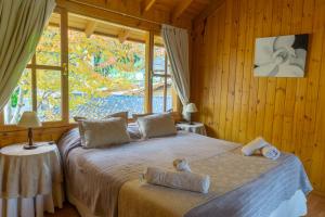 Giường trong phòng chung tại Nuestro Lugar