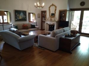 TV a/nebo společenská místnost v ubytování Casa Rural San Pelayo
