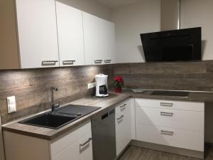 Kuchyň nebo kuchyňský kout v ubytování Ferienwohnung Schlossblick Bad Breisig