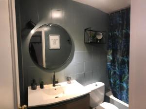 Kúpeľňa v ubytovaní Apartamento con encanto y terraza en Barri Vell de Girona, El Cul de la Lleona + 21 fotografií