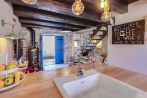 Fotografie z fotogalerie ubytování Luxury LeNi Guest House v Murteru