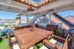 Balkón nebo terasa v ubytování Luxury LeNi Guest House
