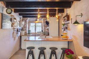 Kuchyň nebo kuchyňský kout v ubytování Luxury LeNi Guest House