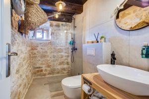 Koupelna v ubytování Luxury LeNi Guest House