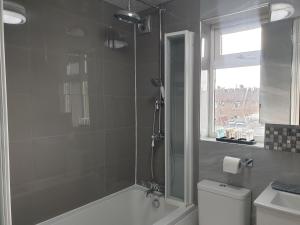 Gambar di galeri bagi JDB Dartford 2-Bedroom House di Dartford