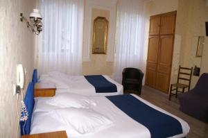 Postel nebo postele na pokoji v ubytování Hôtel Céleste + 25 fotografií