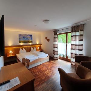 Postel nebo postele na pokoji v ubytování Hotel Oberwirt Wangen