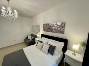 Postel nebo postele na pokoji v ubytování Central Square Guest House