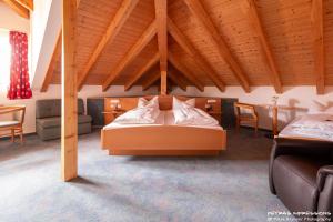Postel nebo postele na pokoji v ubytování Hotel Oberwirt Wangen