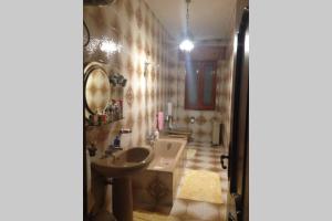 a bathroom with a sink and a mirror at Comodo appartamento in zona centrale e strategica. in Lamezia Terme +15 photos