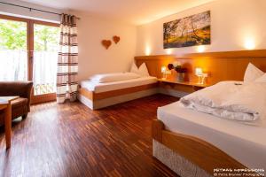 Postel nebo postele na pokoji v ubytování Hotel Oberwirt Wangen